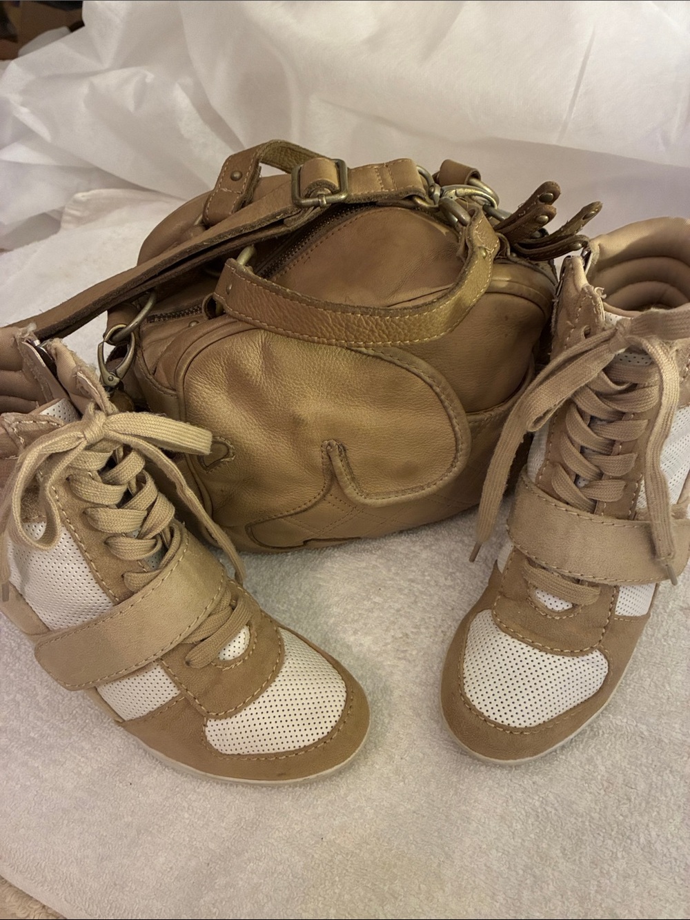 Simply Vera Vera Wang hi top wedge sneaker-boot tan/cream w/crossstrap